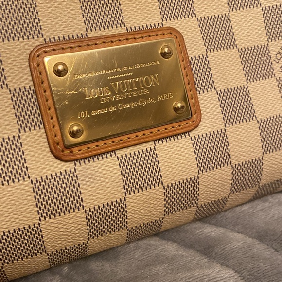 Authentic Louis Vuitton Eva Crossbody Bag - Picture 2 of 6